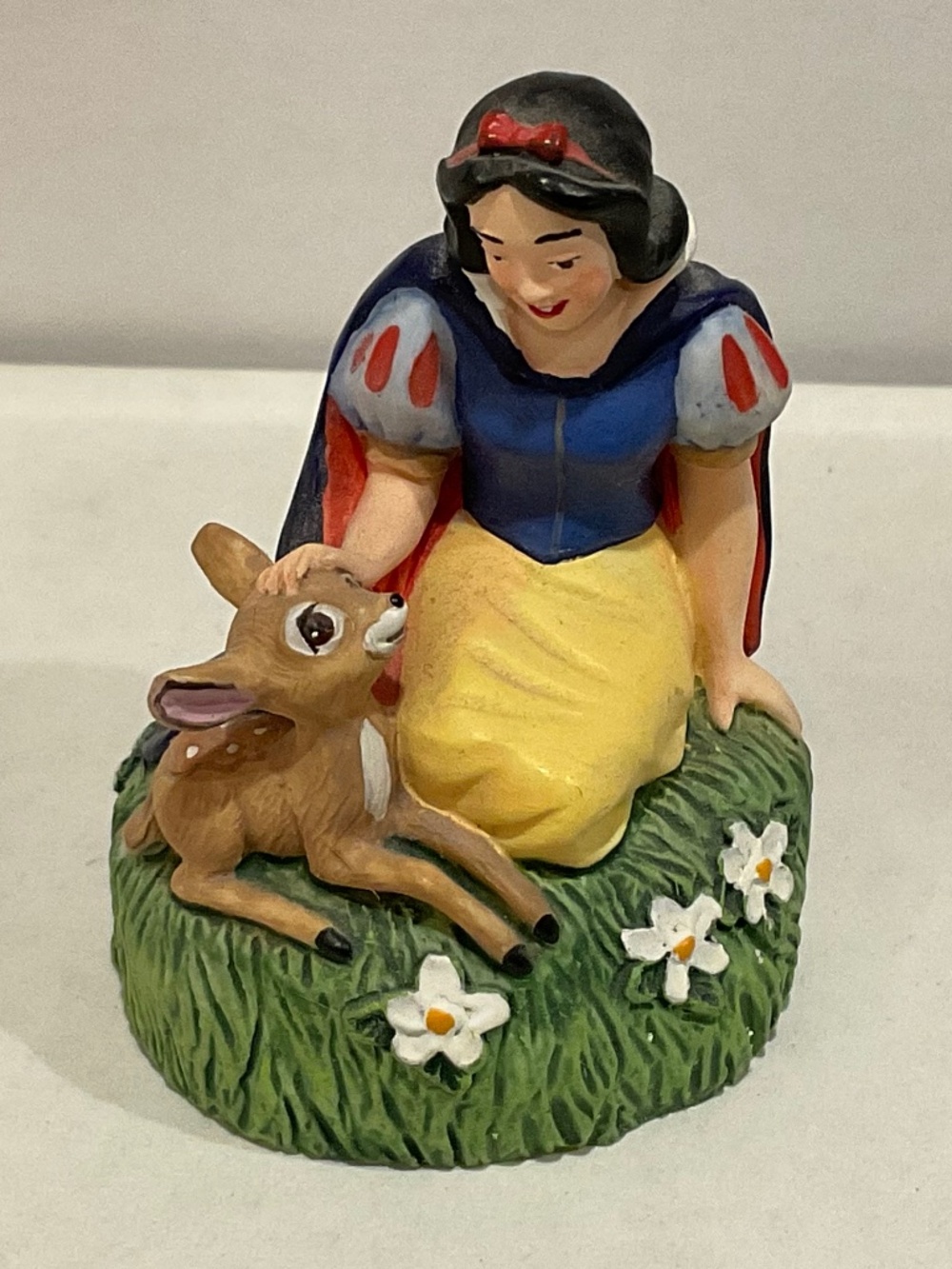 Lenox Disney Thimble Snow White & The Seven Dwarfs Pre Owned. Collector   No Box